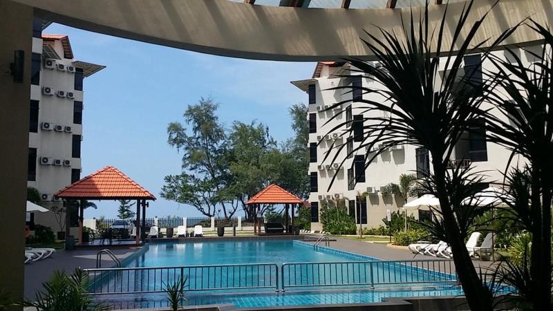 Samsuria Beach Apartment Resort Чератінг Екстер'єр фото