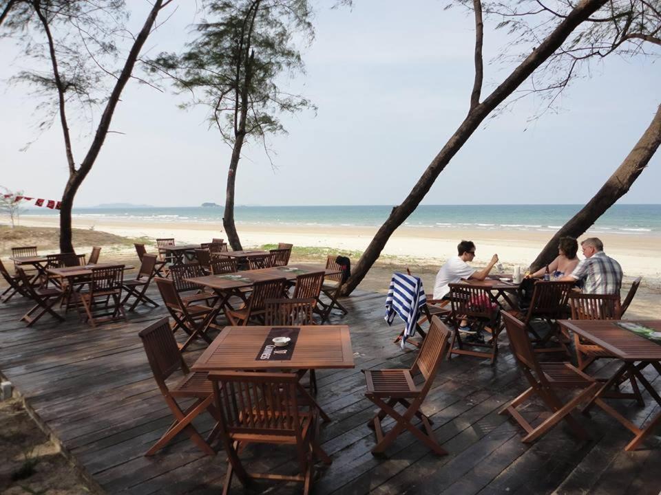 Samsuria Beach Apartment Resort Чератінг Екстер'єр фото